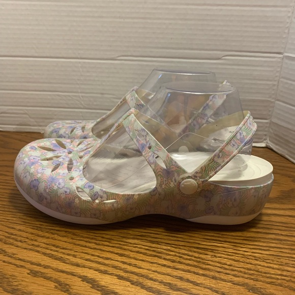 CROCS pastel floral, purple, pink and white flowered women size 10 Footwear - Picture 5 of 12